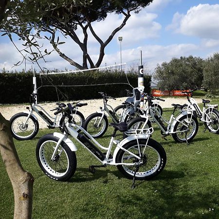 Bici Grill Decimo Miglio Aeroporto Ciampino Francigena Country House Luaran gambar